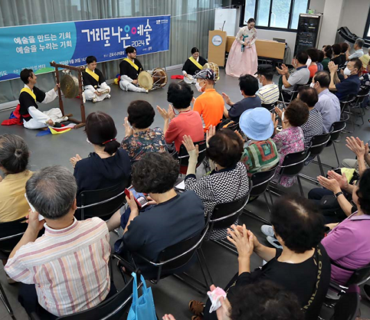 군포시니어클럽, 경기아트센터 연계 ‘청악의 찾아가는 국악공연’ 진행
